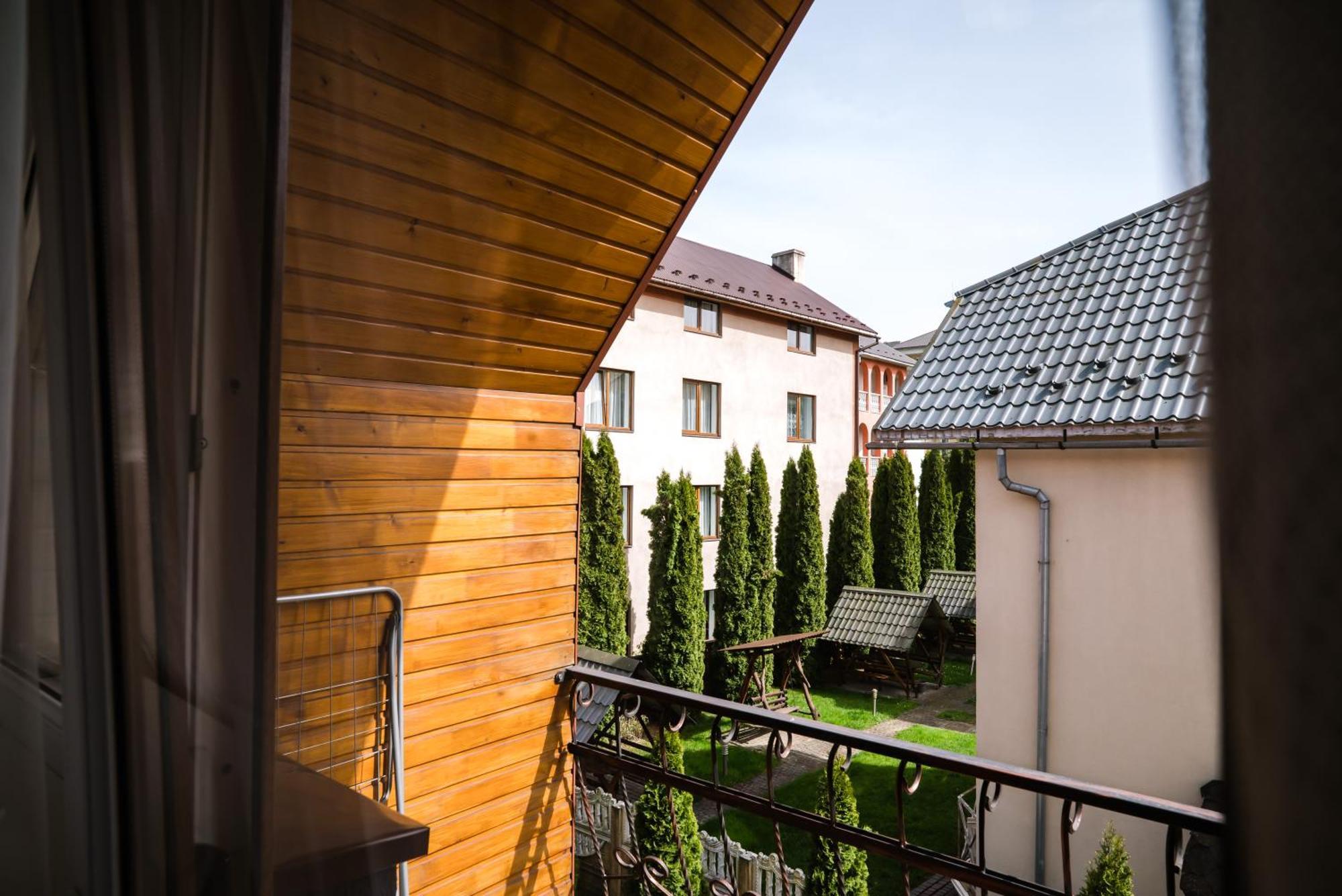 Hotel Вікторія à Polyana  Extérieur photo